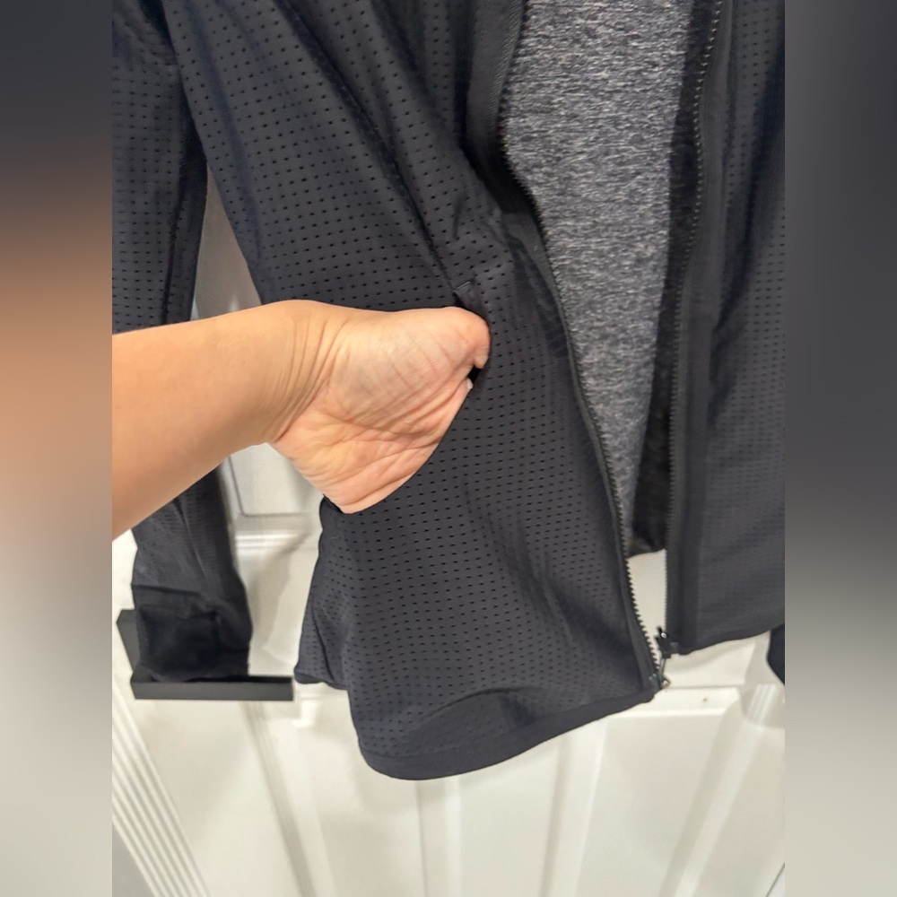 Lululemon reversible bliss jacket Women's Gray and Black Size:S - Picture 13 of 14